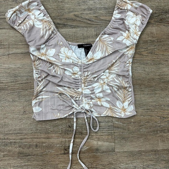 Forever 21 Tops - Forever 21 crop top Size M